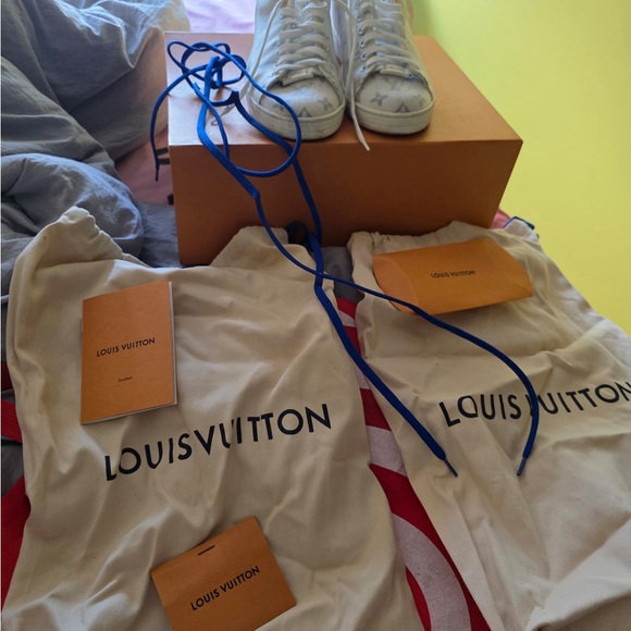 Louis Vuitton Monogram White and Gray Sneakers - Picture 5 of 5